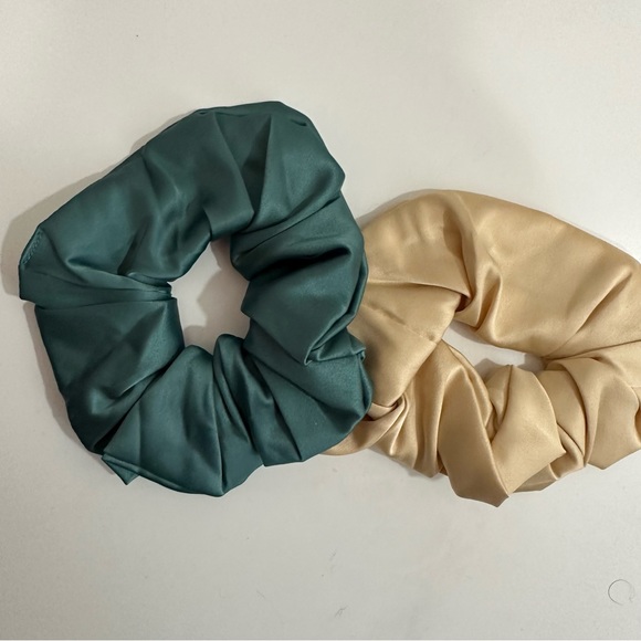 Cerie Set of 7 Satin Scrunchie Hair Ties - Picture 4 of 4